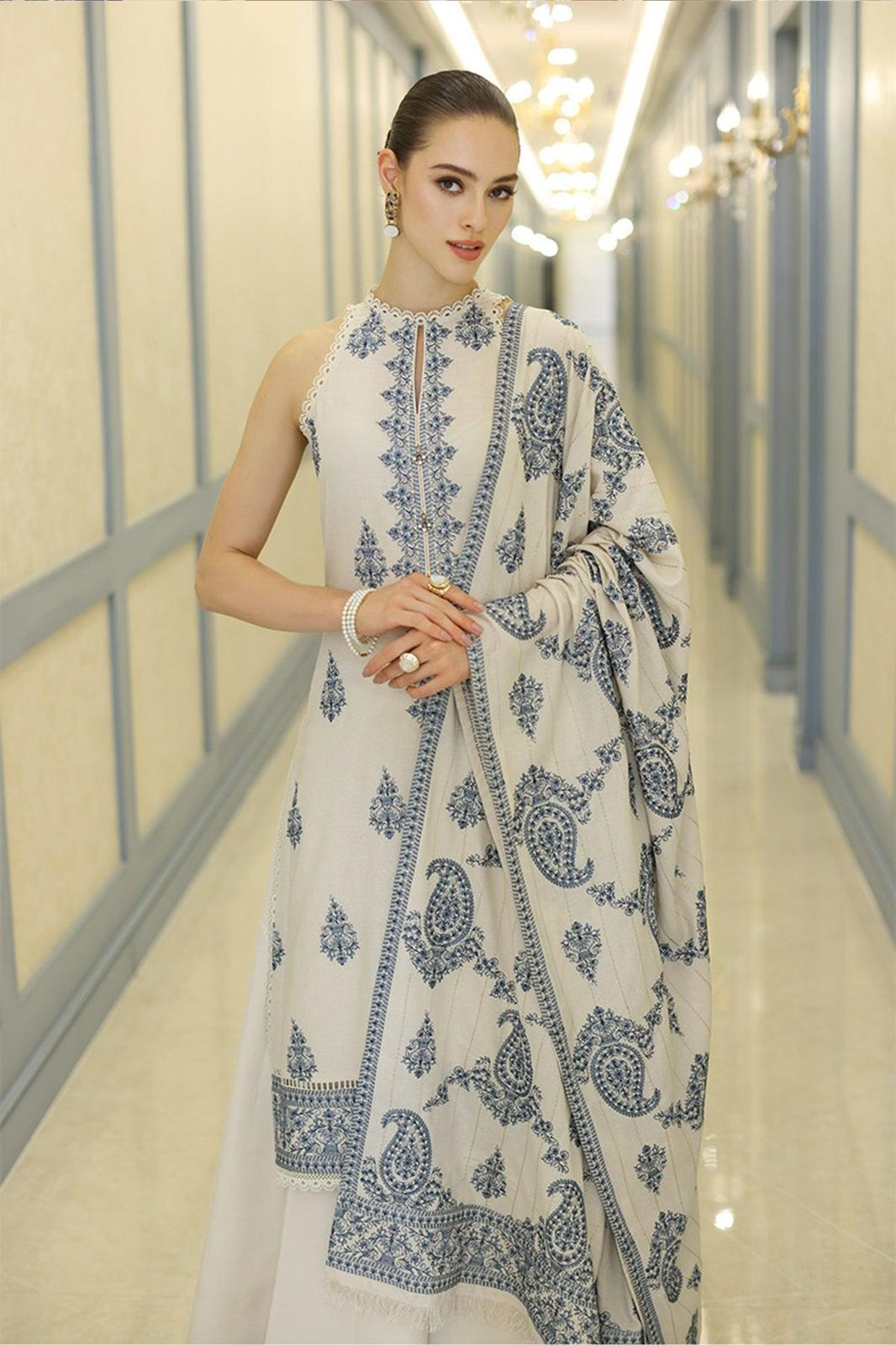 🍂*BAREEZE 7077*🍂

*Stuff: Best Quality Lawn 90/88*

✔️ Front Full Embroidered
✔️ Neck Heavy Emb
✔️ Daman  Embroidered patch
✔️ Sleeves Heavy  Embroidered
✔️ Bamber chiffon heavy Emb shawl