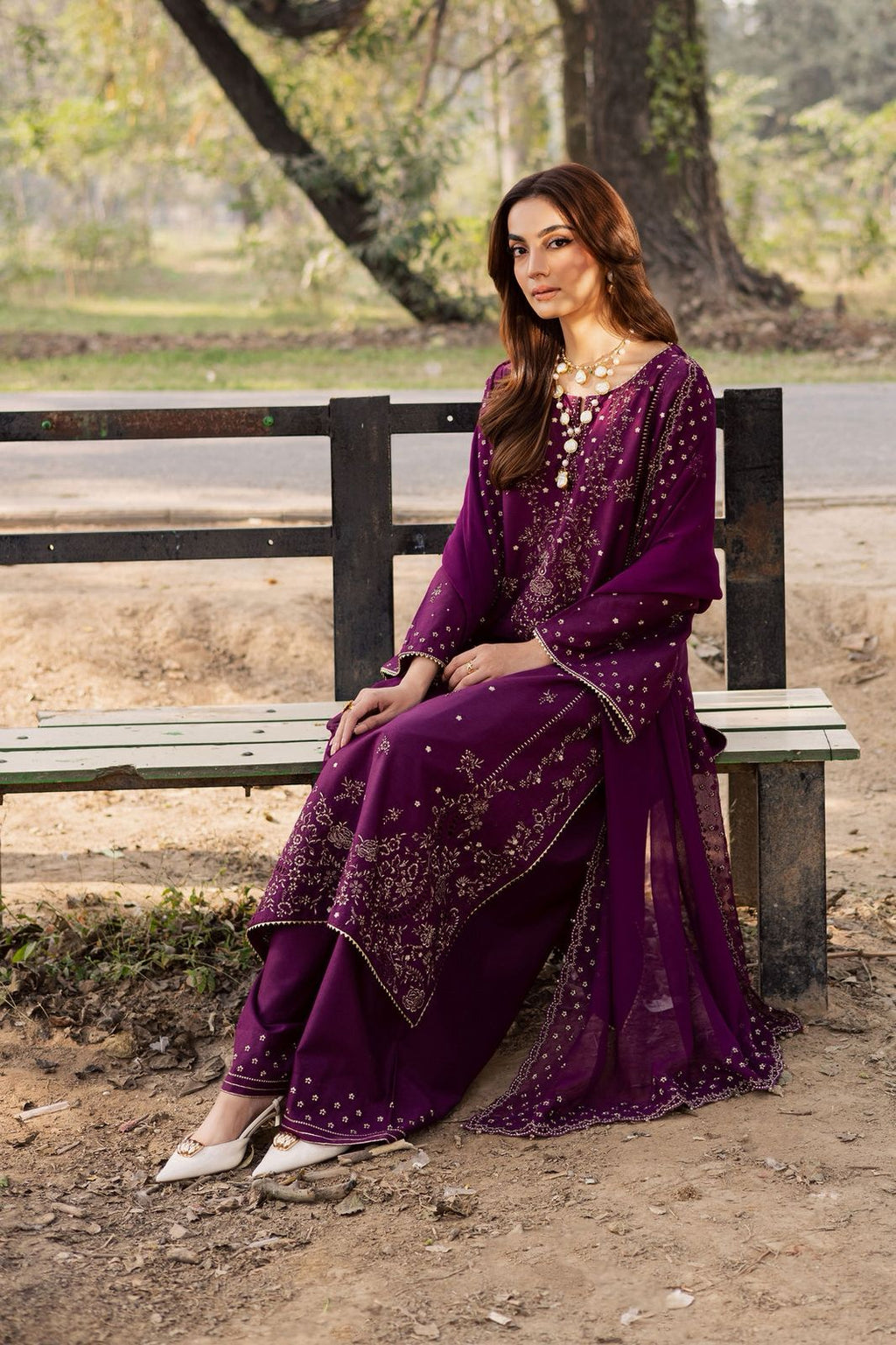 *_Batik 4041_*🍂

*Luxury Embroidered 3-Piece*