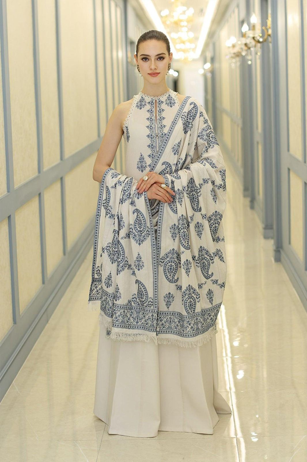 🍂*BAREEZE 7077*🍂

*Stuff: Best Quality Lawn 90/88*

✔️ Front Full Embroidered
✔️ Neck Heavy Emb
✔️ Daman  Embroidered patch
✔️ Sleeves Heavy  Embroidered
✔️ Bamber chiffon heavy Emb shawl