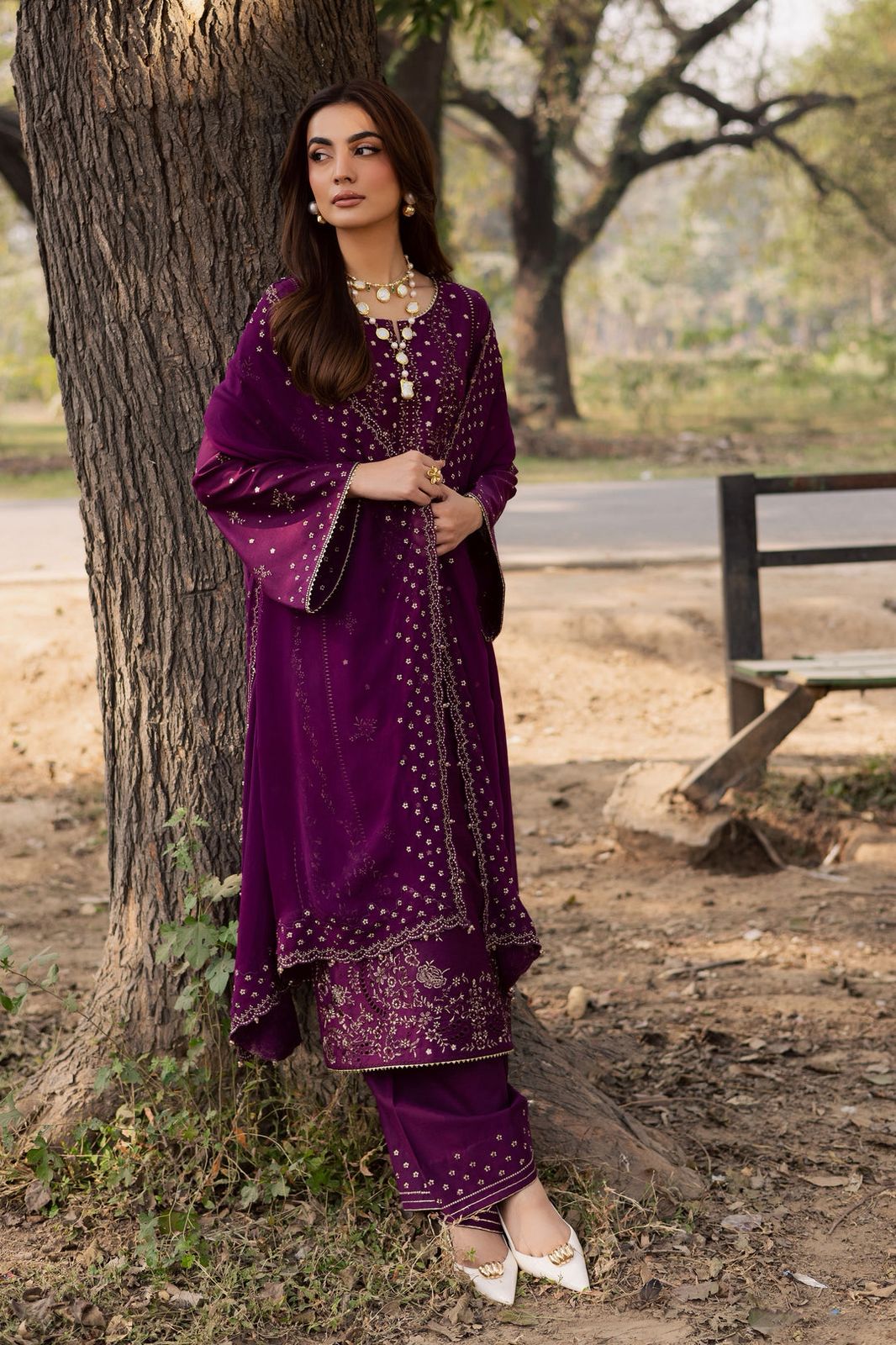 *_Batik 4041_*🍂

*Luxury Embroidered 3-Piece*